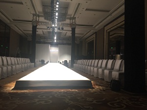 剛剛做完服裝發(fā)布會(huì)活動(dòng)，設(shè)備很不錯(cuò)